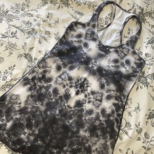 Lululemon Cool RacerBack Black & White Roses Sz 4